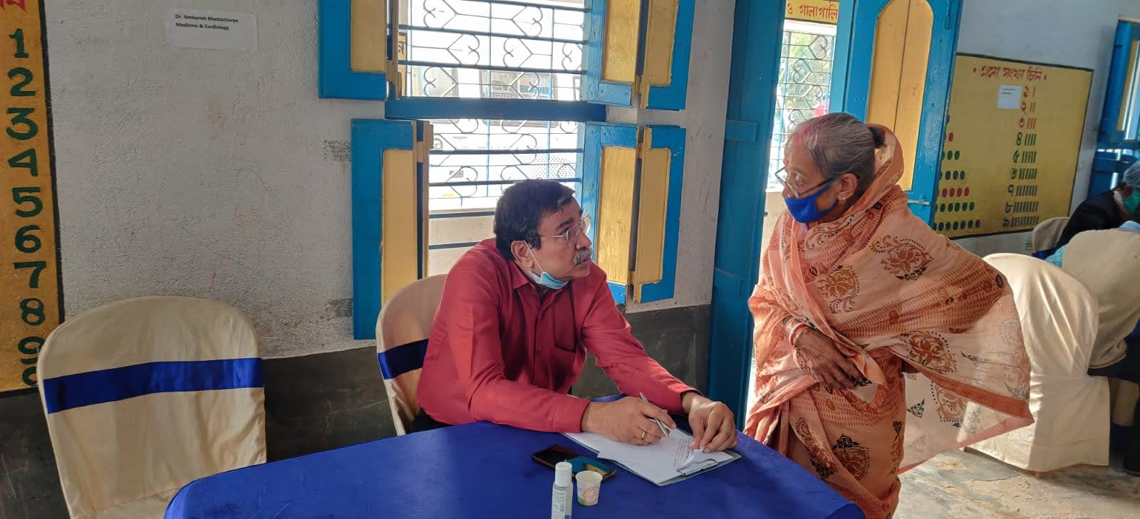 Hindol volunteer speaking with a patient
